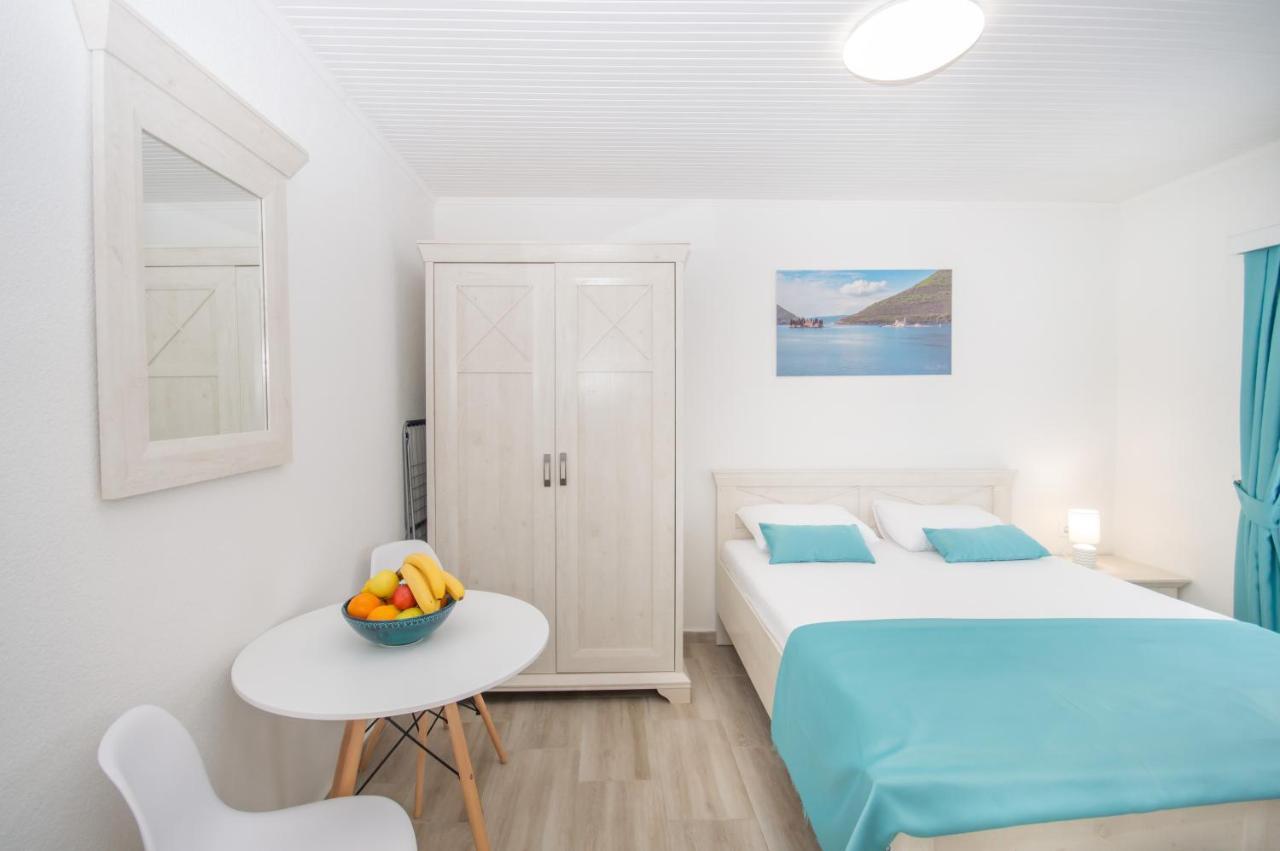 Seafront Apartment Kotor Exterior foto